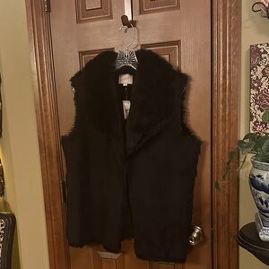 NWT Women’s LOFT Black Faux Fur Vest, size Large